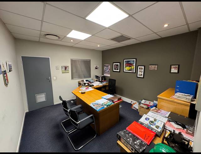 512M² WAREHOUSE TO LET IN WYNBERG